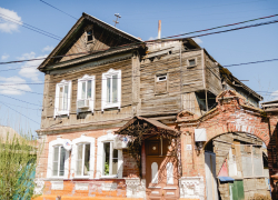 Опасная веранда вызывает страх у астраханцев 