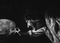 82-летнюю астраханку обокрал собственный сын