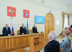 Астраханцев начнут штрафовать за надругательство над гербом и флагом региона