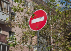 В Астрахани временно перекроют движение на двух улицах