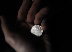 В Астрахани главбух поликлиники наживалась на врачах