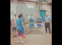 Жильцы рушащегося дома в астраханском селе записали видеообращение для Ксении Собчак