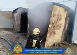 В Астрахани снова крупный пожар, сгорело 13 гаражей