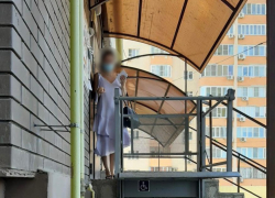 В Астрахани ребёнок сломал позвоночник из-за чьей-то халатности 