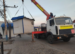 Нелегальные ларьки убрали с улицы Анри Барбюса в Астрахани 