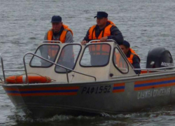 В Астрахани из Затона извлекли тело неизвестного мужчины