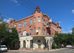 В Астрахани на группу туристов спустили собаку