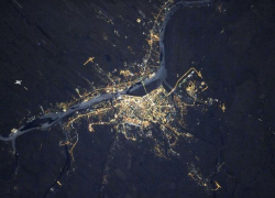 «Роскосмос» опубликовал фото ночной Астрахани 