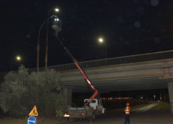 На астраханском Новом мосту заменили все старые лампочки