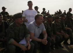 Астраханский губернатор посетил военнослужащих подразделения "Лотос"