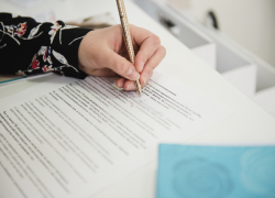 В Астраханской области начальница отдела миграции работала с поддельным дипломом