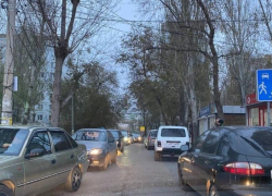 Астраханцы просят запретить парковку на улице Николая Островского