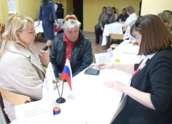 В Астрахани интернациональная семья проголосовал на выборах Президента РФ 