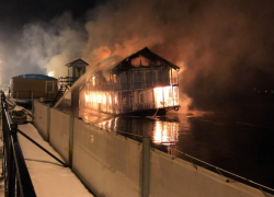 Ночью в Астраханской области у набережной Волги горела брандвахта