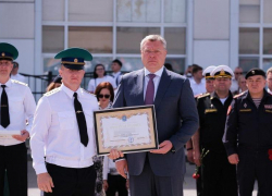 Астраханский губернатор наградил защитников южного форпоста России