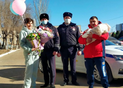 Полицейские помогли астраханке добраться до роддома 
