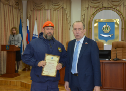 Игорь Седов наградил пожарных за спасение жильцов обрушившегося дома