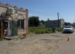 Водитель сбил астраханку с ребенком на обочине и скрылся с места ДТП
