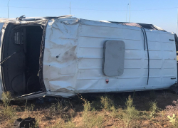 Одна жертва, восемь пострадавших: на трассе "Астрахань-Махачкала" перевернулся микроавтобус