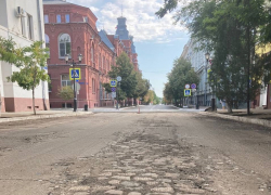 В Астрахани на улице Советской обнаружили булыжную мостовую