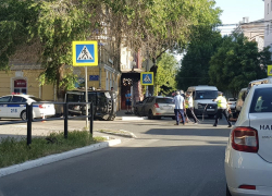 В центре Астрахани перевернулся автомобиль 
