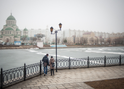 Астраханские полицейские спасли тонущую женщину 