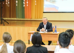 Игорь Мартынов провел «Разговоры о важном» с астраханскими школьниками