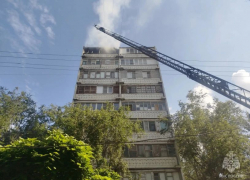 В Астрахани в многоэтажке произошел пожар: есть погибший, а дети были заблокированы в лифте