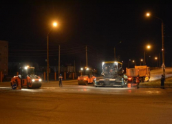 В Астрахани дорожники провели ямочный ремонт на Кубанском мосту