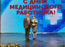 Астраханских медиков поздравили от имени губернатора 