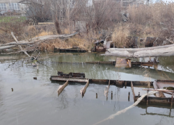 В Астрахани обнаружили затонувшее судно, отравляющее реку тяжелыми металлами