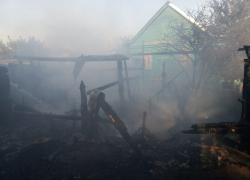 Из огня в Астрахани спасли пять человек