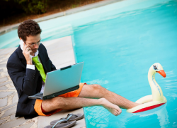 4 из 10 опрошенных астраханцев готовы отдать часть зарплаты ради удаленки