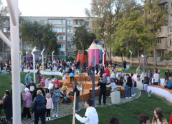 Сквер Строителей и парк Знаний в Астрахани открыли ещё раз