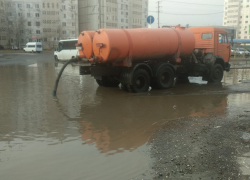 С улиц Астрахани откачали 370 тысяч литров дождевой воды 