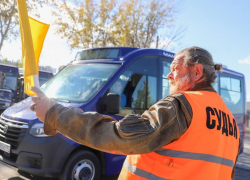 Водители астраханских автобусов устроили соревнования между собой