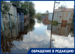 Канализационные воды из-за аварии в поселке СМП-726 в Астрахани начали проникать в жилые дома 
