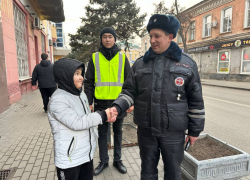 В Астрахани полиция помогла родителям найти потерявшегося на рынке сына