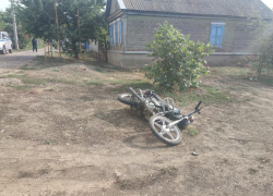 В Астраханской области два подростка попали в реанимацию после езды на мопеде