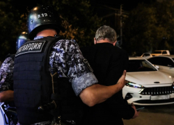 В кафе Астрахани посетитель пытался всем испортить отдых