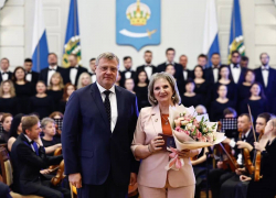 Жители Астраханской области получили награды из рук губернатора ко Дню России