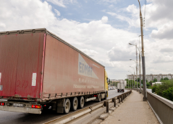 В Астрахани дальнобойщик хотел заморозить деньги, но лишился сбережений 