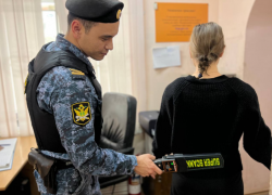 Астраханцы попытались пронести в суд порядка 3000 запрещенных предметов