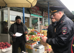 Полиция изъяла на астраханских рынках более 200 бутылок алкоголя и 2 тонн металлолома