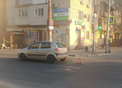 В Астрахани подросток на велосипеде нарушил ПДД и оказался под колесами машины