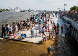 Астраханские пляжи очищают от мусора