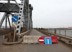 Старый мост в Астрахани открыли с ограничениями для пешеходов и водителей