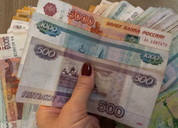 В Астрахани сотрудница банка перевела себе деньги доверчивого клиента