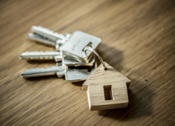 До 2027 года из аварийного жилья переселят 14 тысяч астраханцев