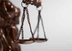 В Астрахани адвокат обманула астраханца на 300 тысяч рублей 